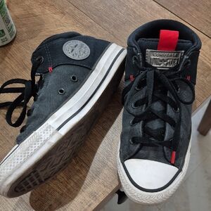 Chuck Taylor All Star Axel Mid Top Youth Size 5